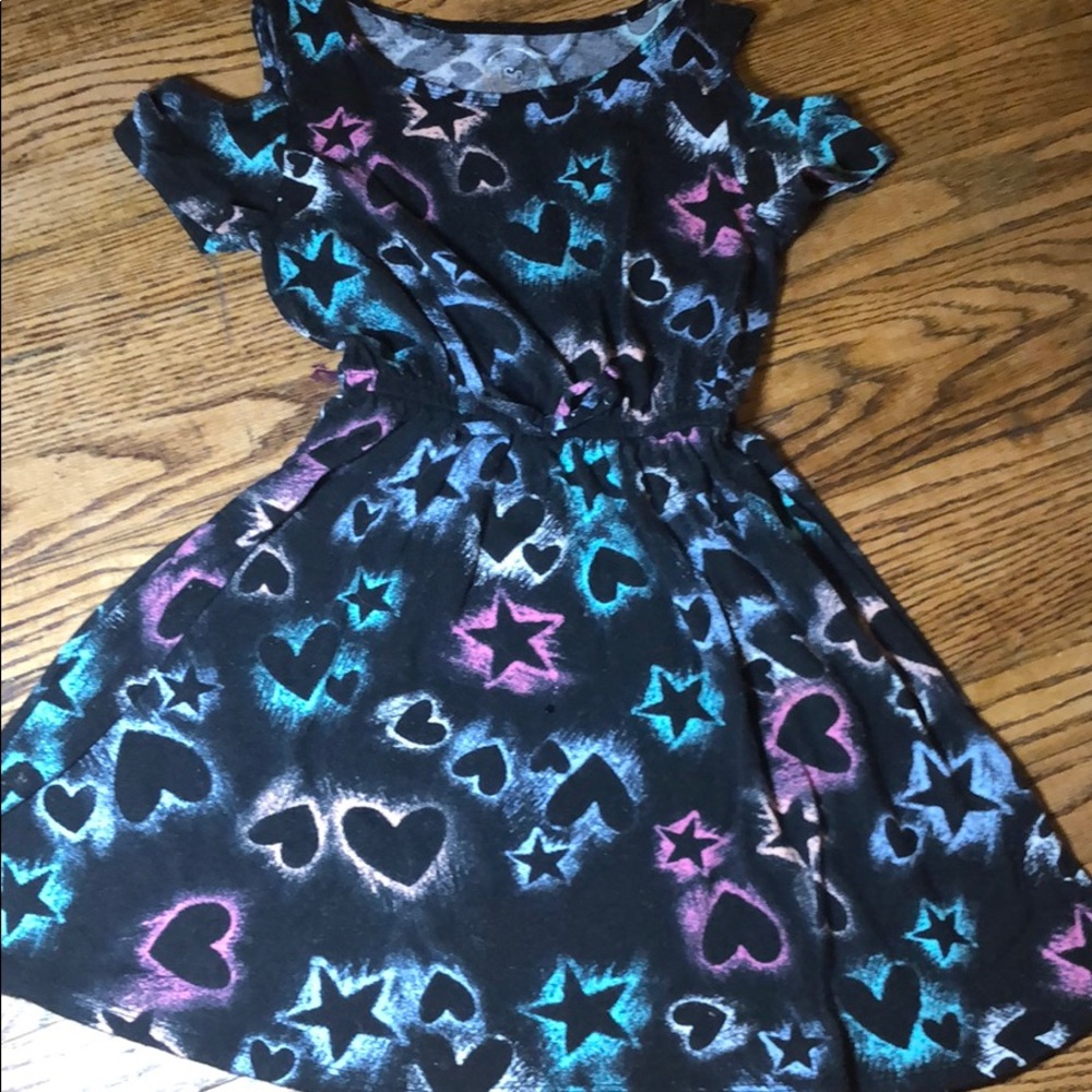 2 girls dresses 10$